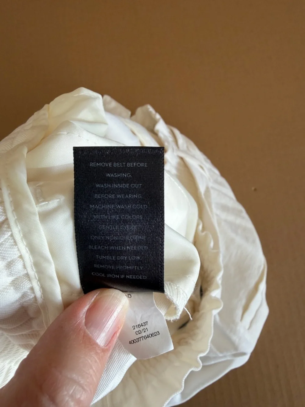 SIMPLY VERA Beige Dress Shorts size medium